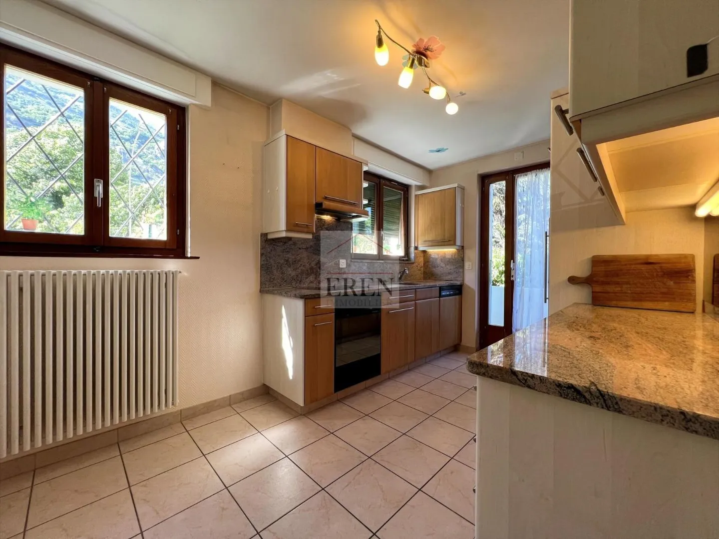 Detached house with 4.5 rooms of 160 m2 with terrace-lawn + basement - Photo 2 of 13