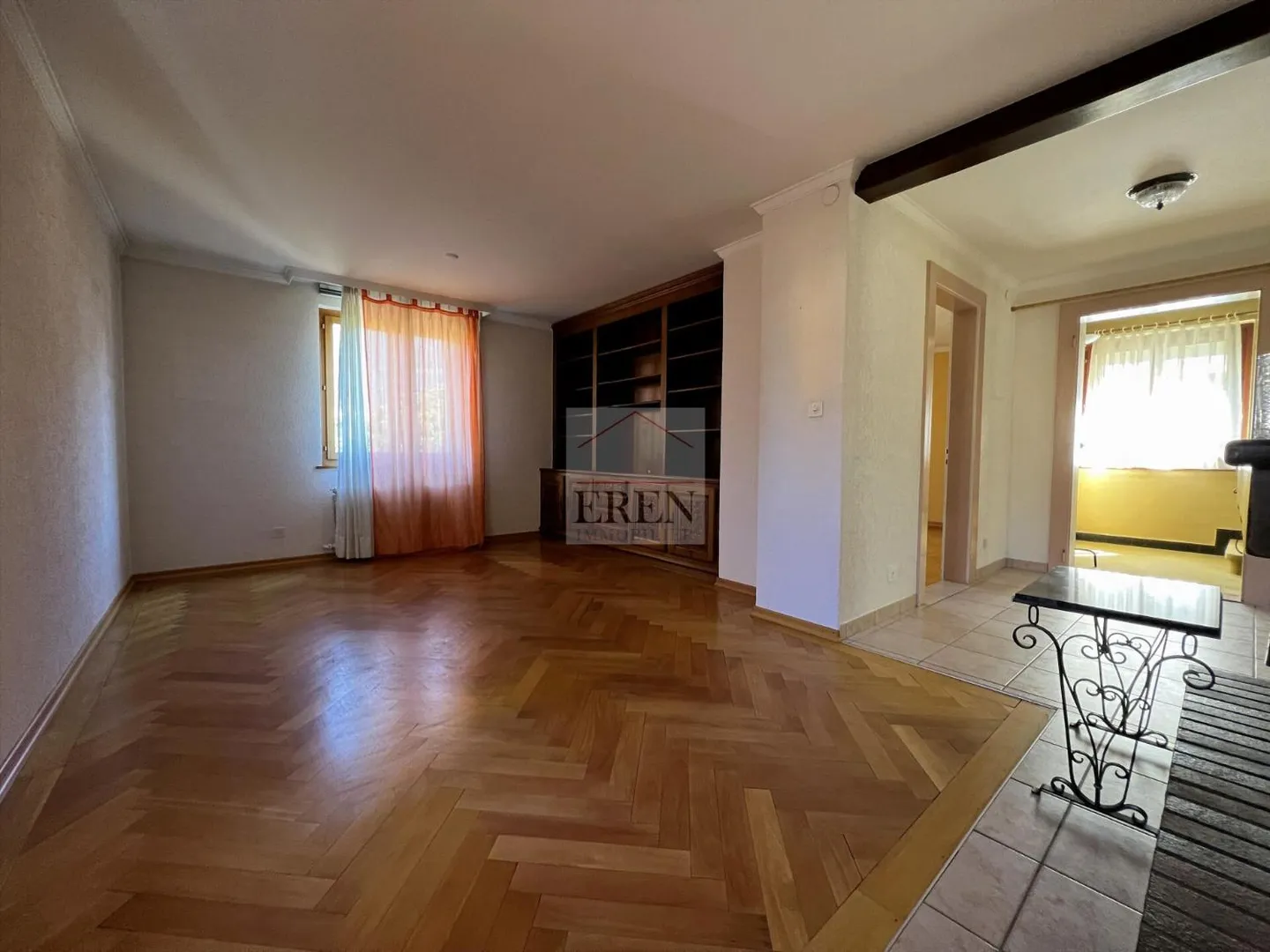 Detached house with 4.5 rooms of 160 m2 with terrace-lawn + basement - Photo 5 of 13