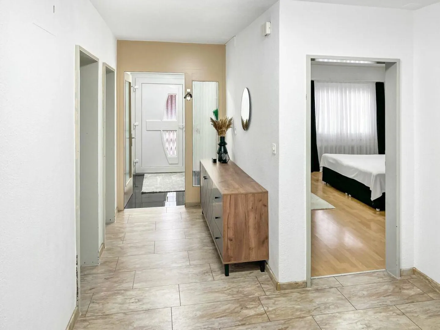 Two-family house with balcony, fireplace and large space offer - Photo 8 of 12