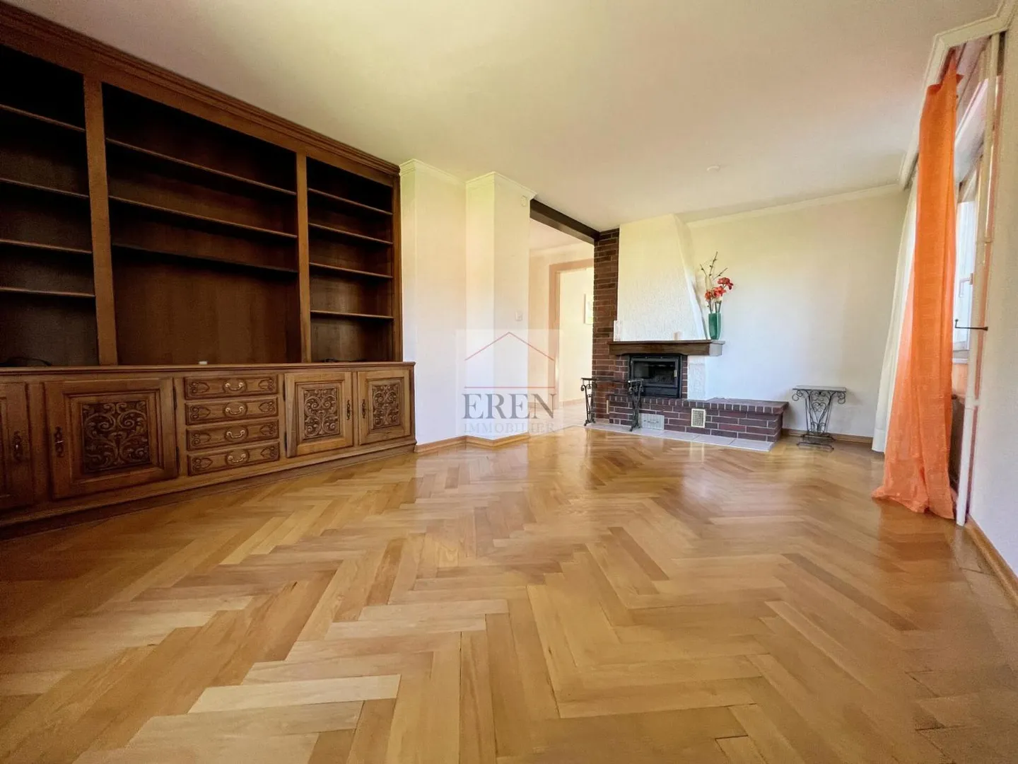 Detached house with 4.5 rooms of 160 m2 with terrace-lawn + basement - Photo 7 of 13