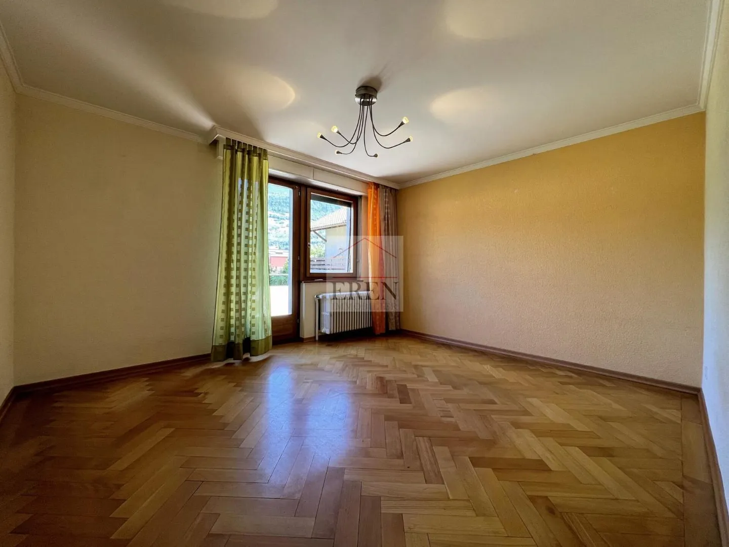 Detached house with 4.5 rooms of 160 m2 with terrace-lawn + basement - Photo 12 of 13
