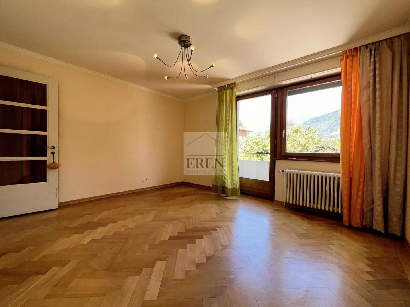 Detached house with 4.5 rooms of 160 m2 with terrace-lawn + basement - Photo 9 of 13