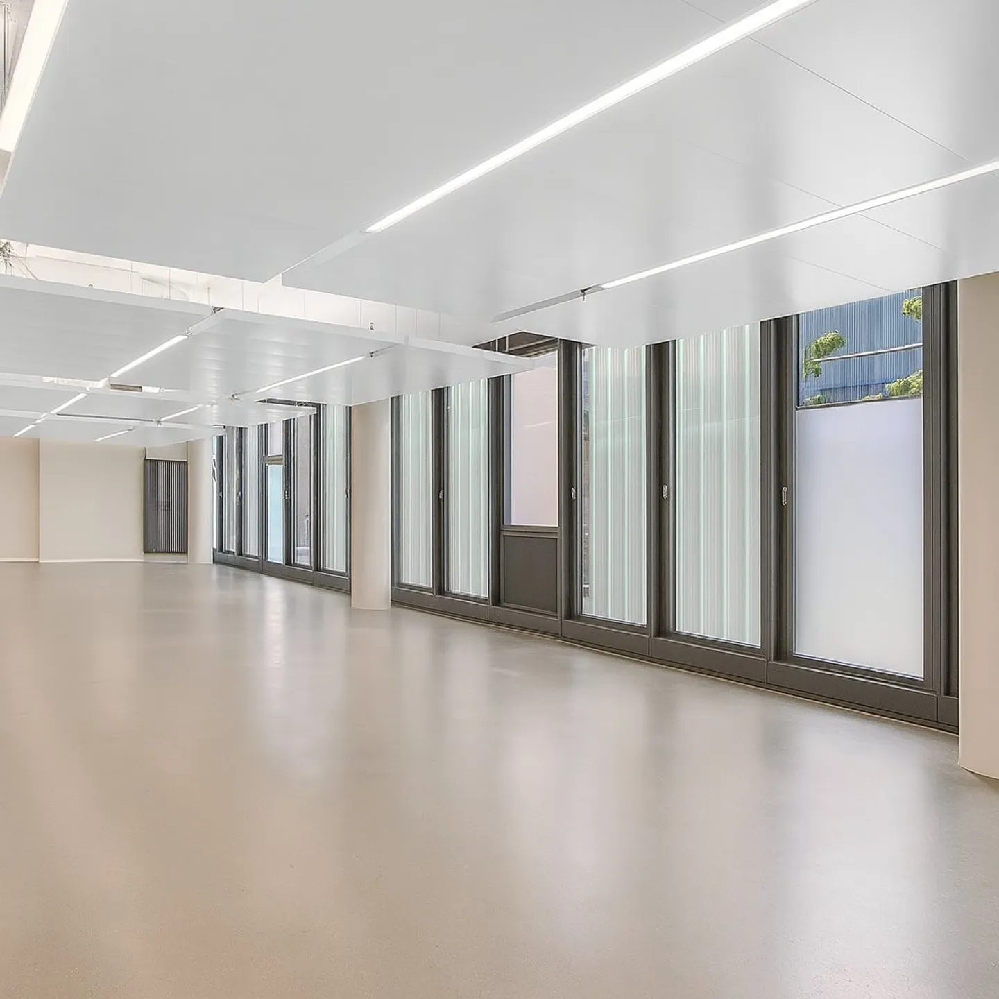 Central. Flexible. Ready to move in. - Photo 4 of 12