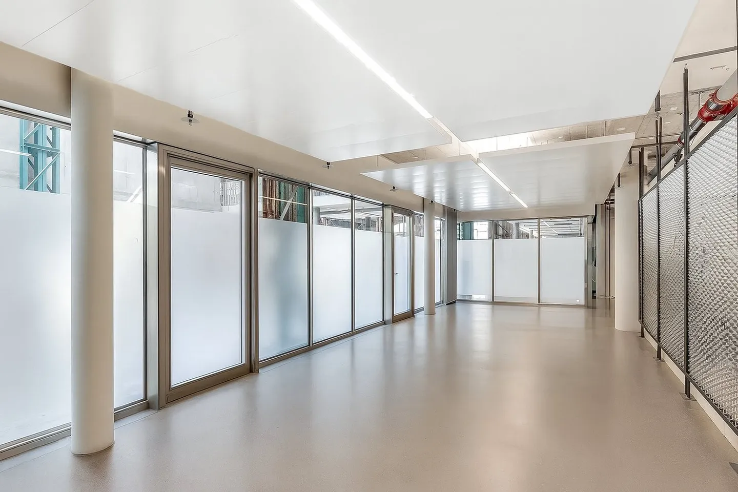 Central. Flexible. Ready to move in. - Photo 5 of 12