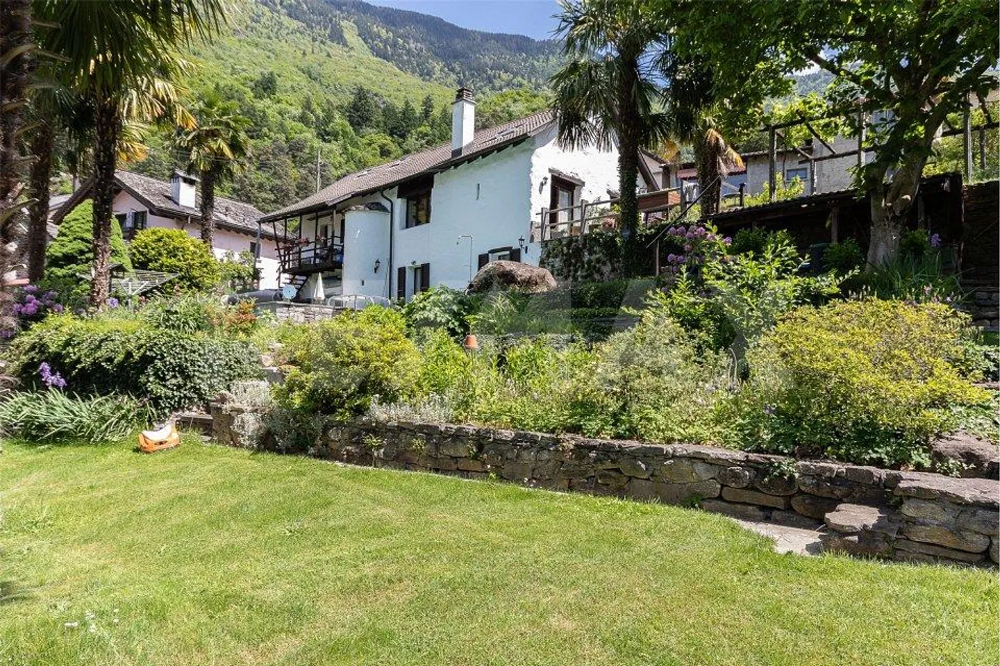 Haus mit Pool und großem Garten - Foto 12 von 13