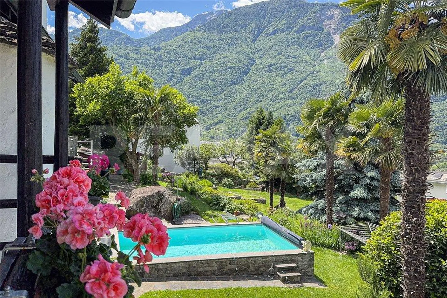 Haus mit Pool und großem Garten - Foto 13 von 13