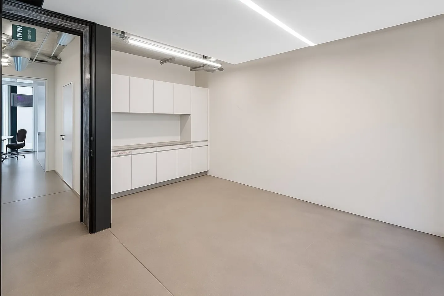 Central. Flexible. Ready to move in. - Photo 7 of 12