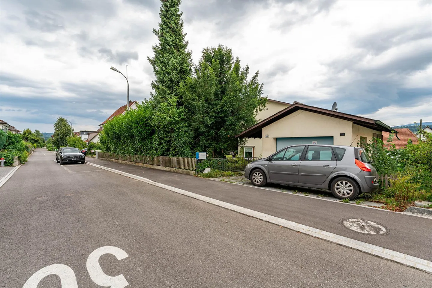 Freistehendes Einfamilienhaus an ruhiger Lage mit viel Potenzial - Foto 2 von 10