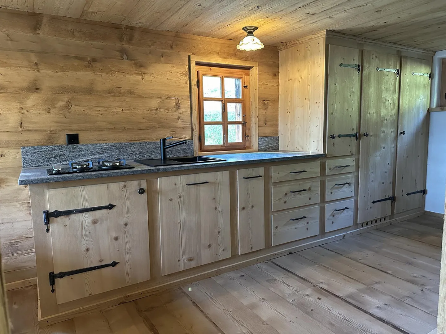 Rustikales Chalet mit Traumhaftem Blick - Foto 6 von 11
