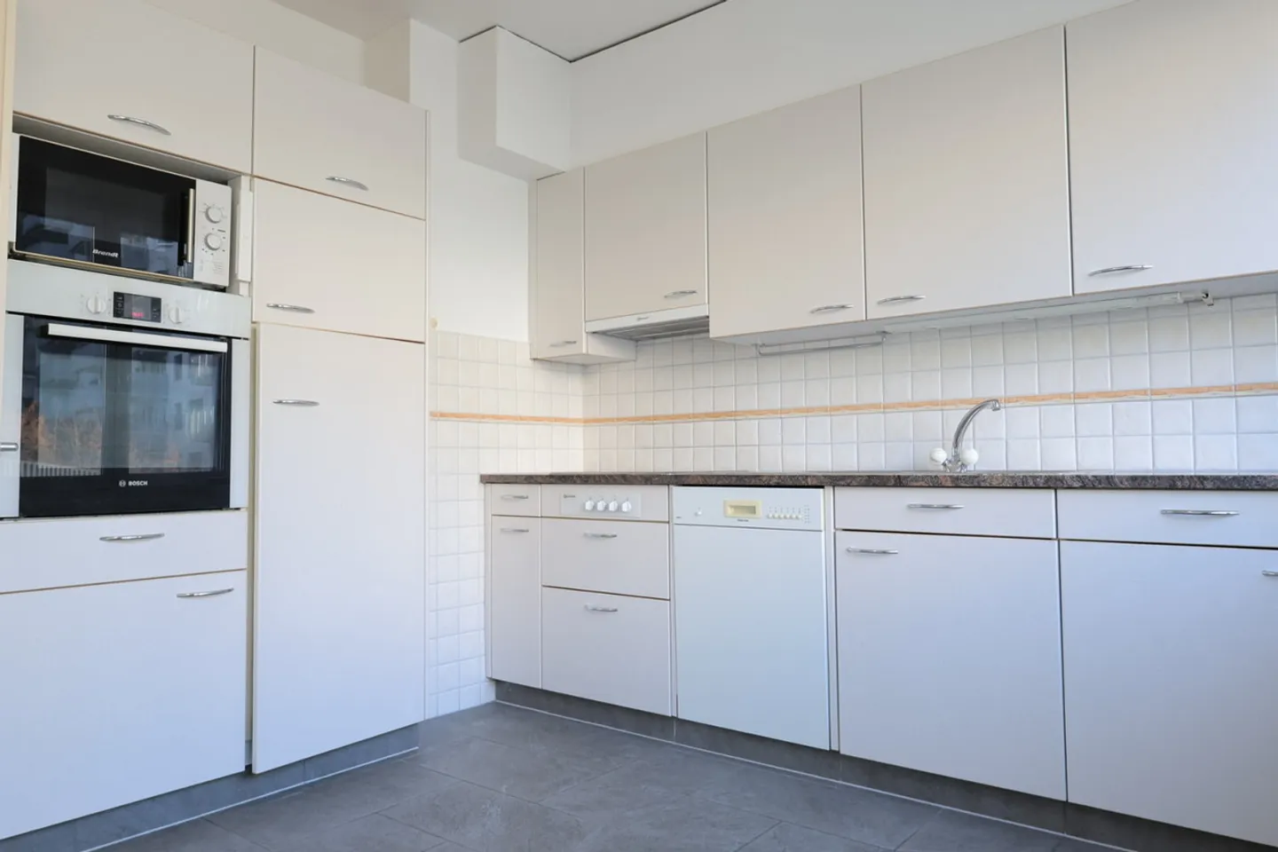 Large 2.5 rooms with balcony, EXCLUSIVITY - Photo 5 of 11