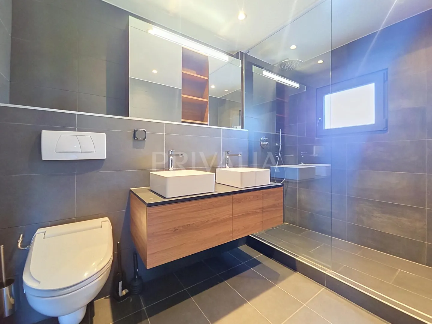 Charming Semi-Detached House - Photo 9 of 11