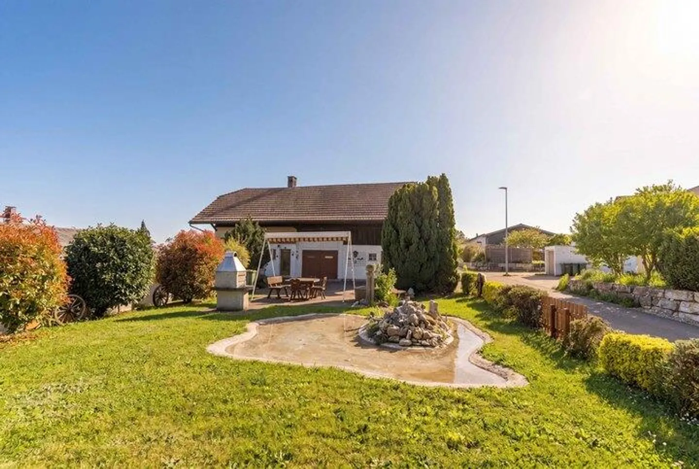 Charmantes Freistehendes Haus mit Aussicht - Foto 2 von 8