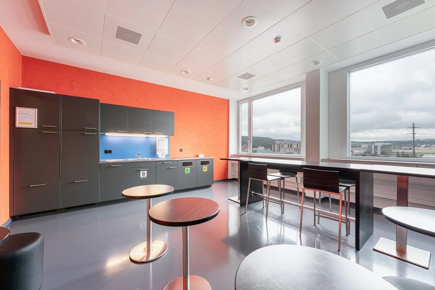 BUREAUX ÉTENDUS, PRÊTS POUR VOTRE EMPLACEMENT - Photo 7 sur 13