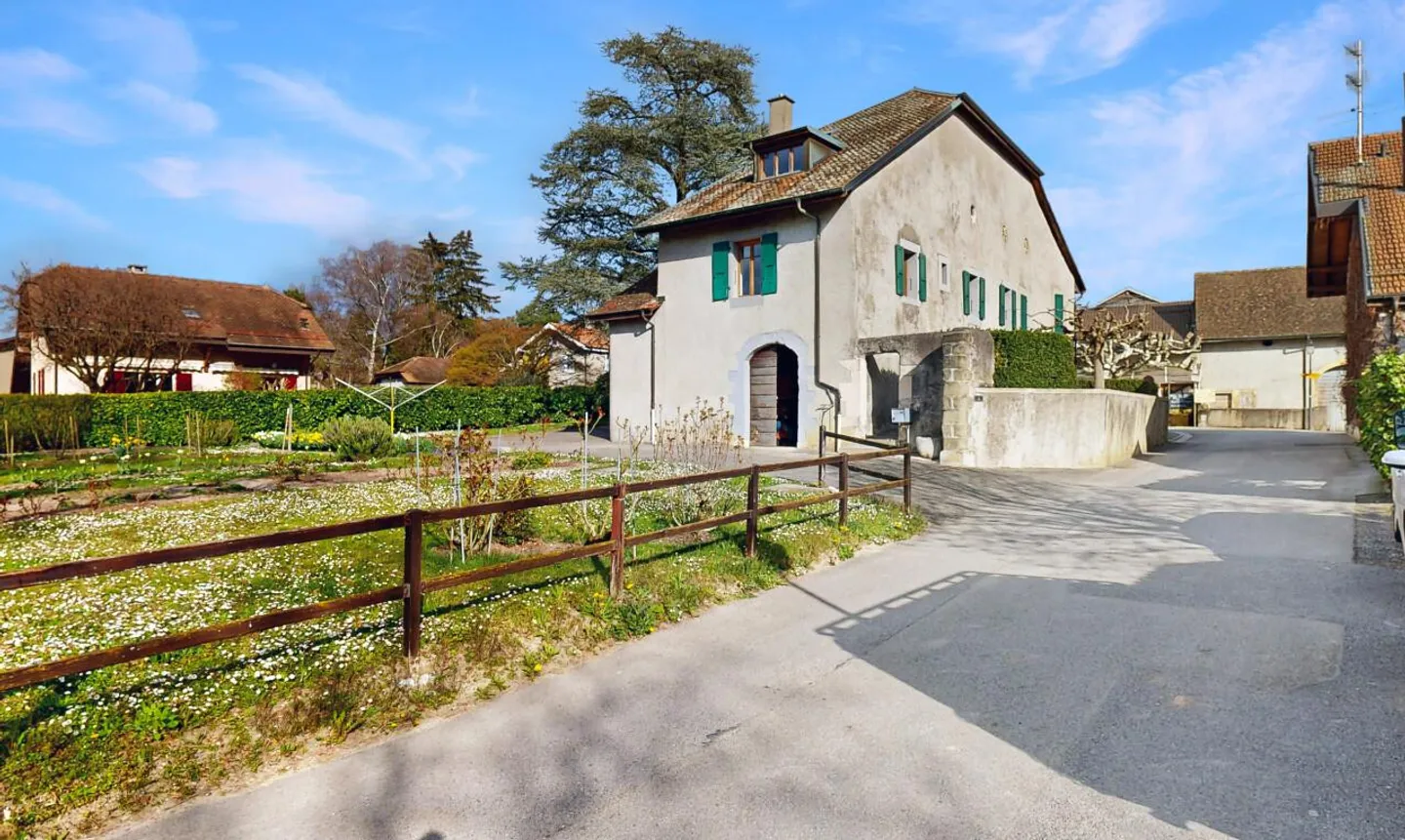 Opportunità nel cuore del villaggio - Foto 3 di 13