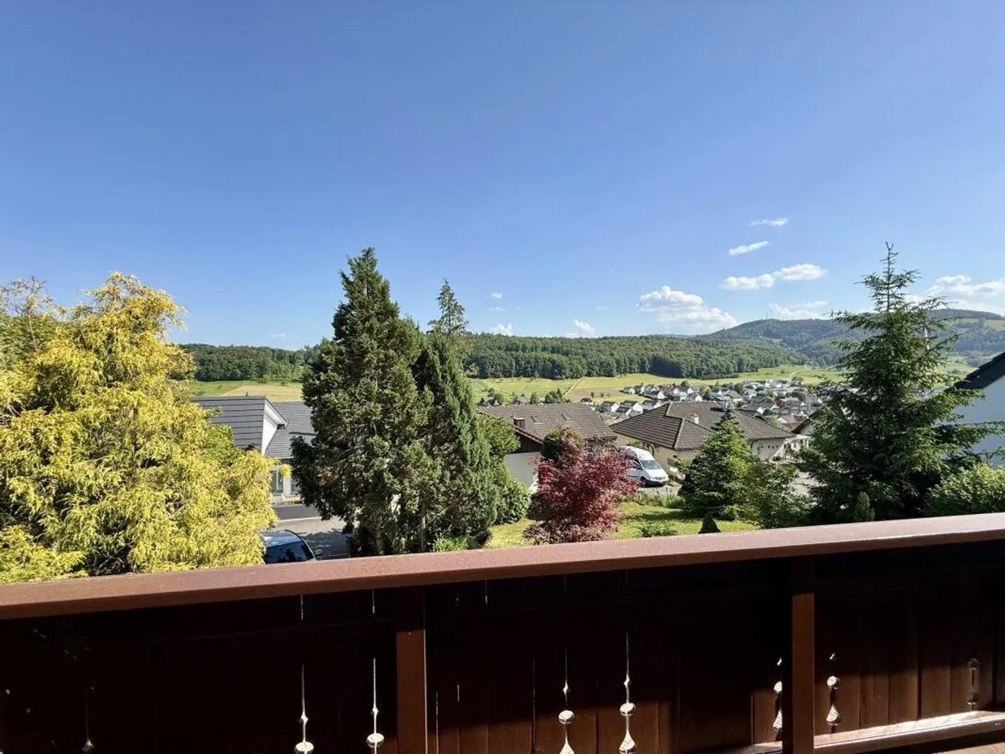 Single-family house with plenty of outdoor space and a view - Photo 2 of 14