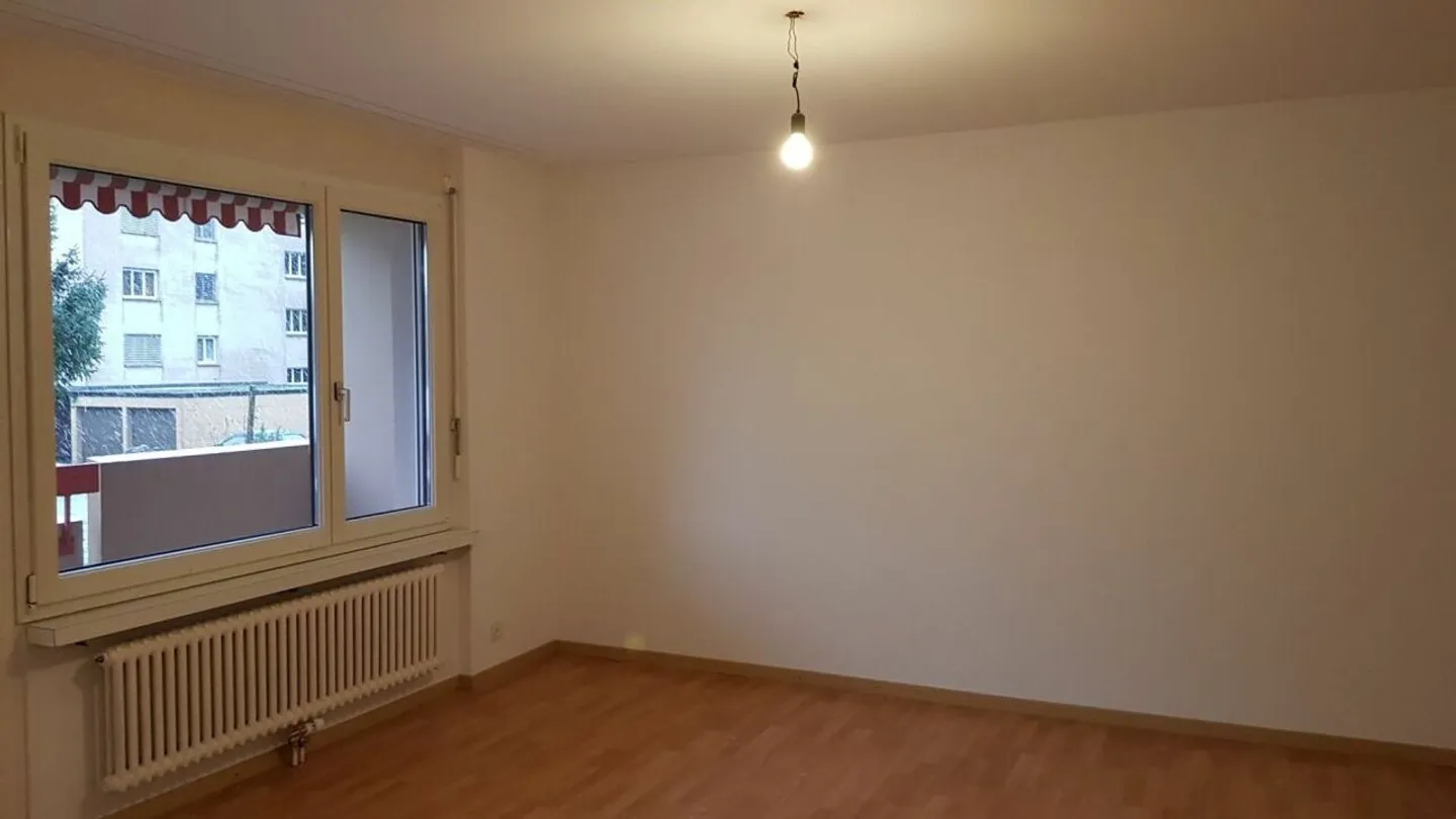 schöne 2.5 Zimmerwohnung nähe Einkaufszentren - Foto 2 von 3