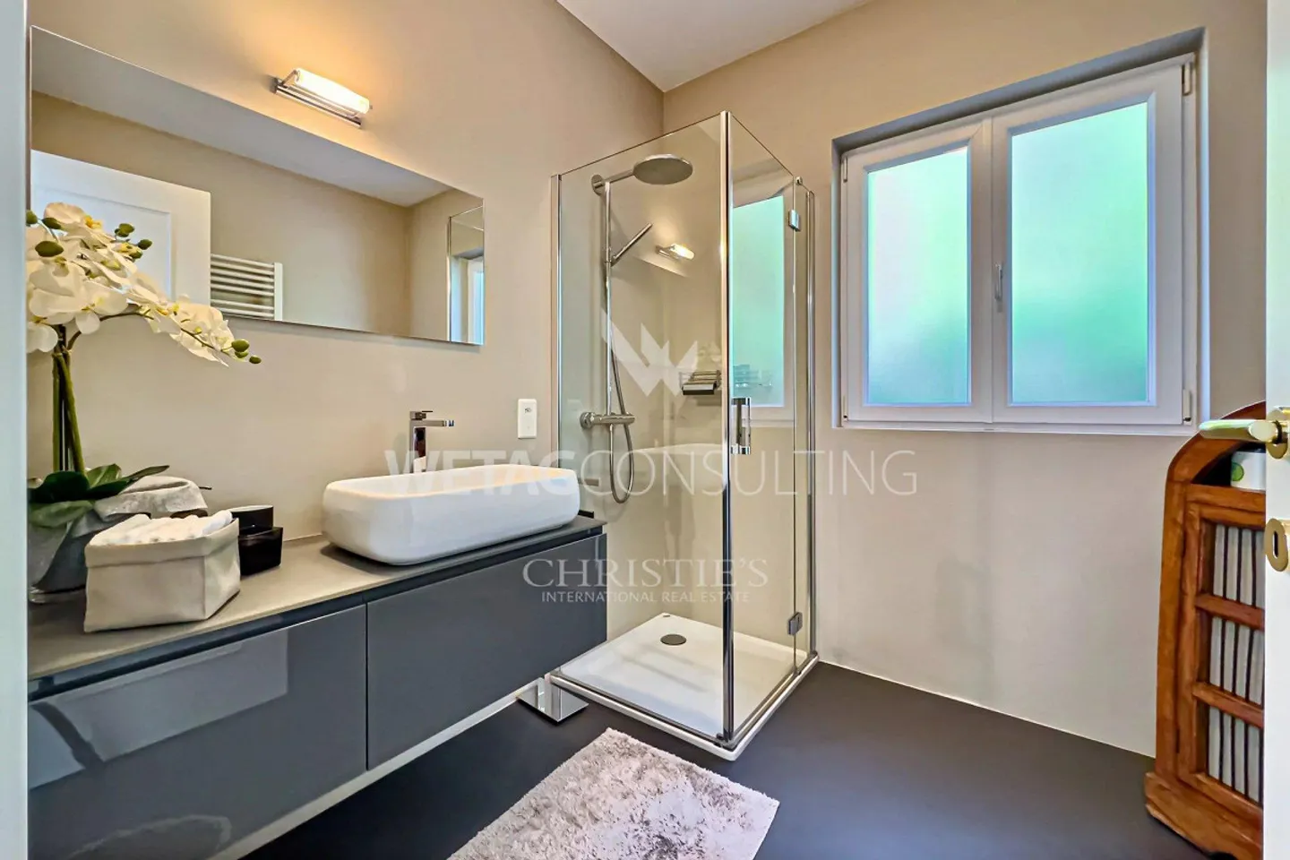 Lugano-Comano: elegante villa con grande giardino e vista panoramica a... - Foto 10 di 13