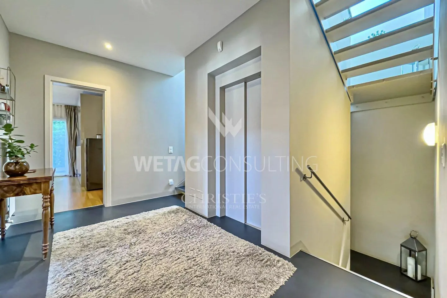 Lugano-Comano: elegante villa con grande giardino e vista panoramica a... - Foto 11 di 13