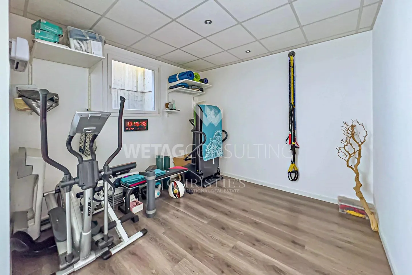 Lugano-Comano: elegante villa con grande giardino e vista panoramica a... - Foto 12 di 13