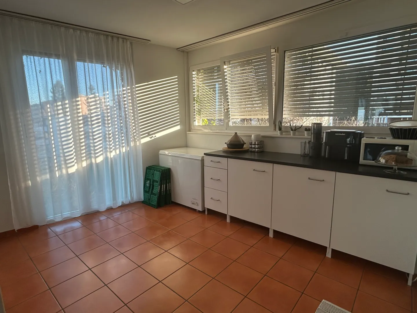 Appartement Charmant avec Vue sur le Lac - Photo 3 sur 9