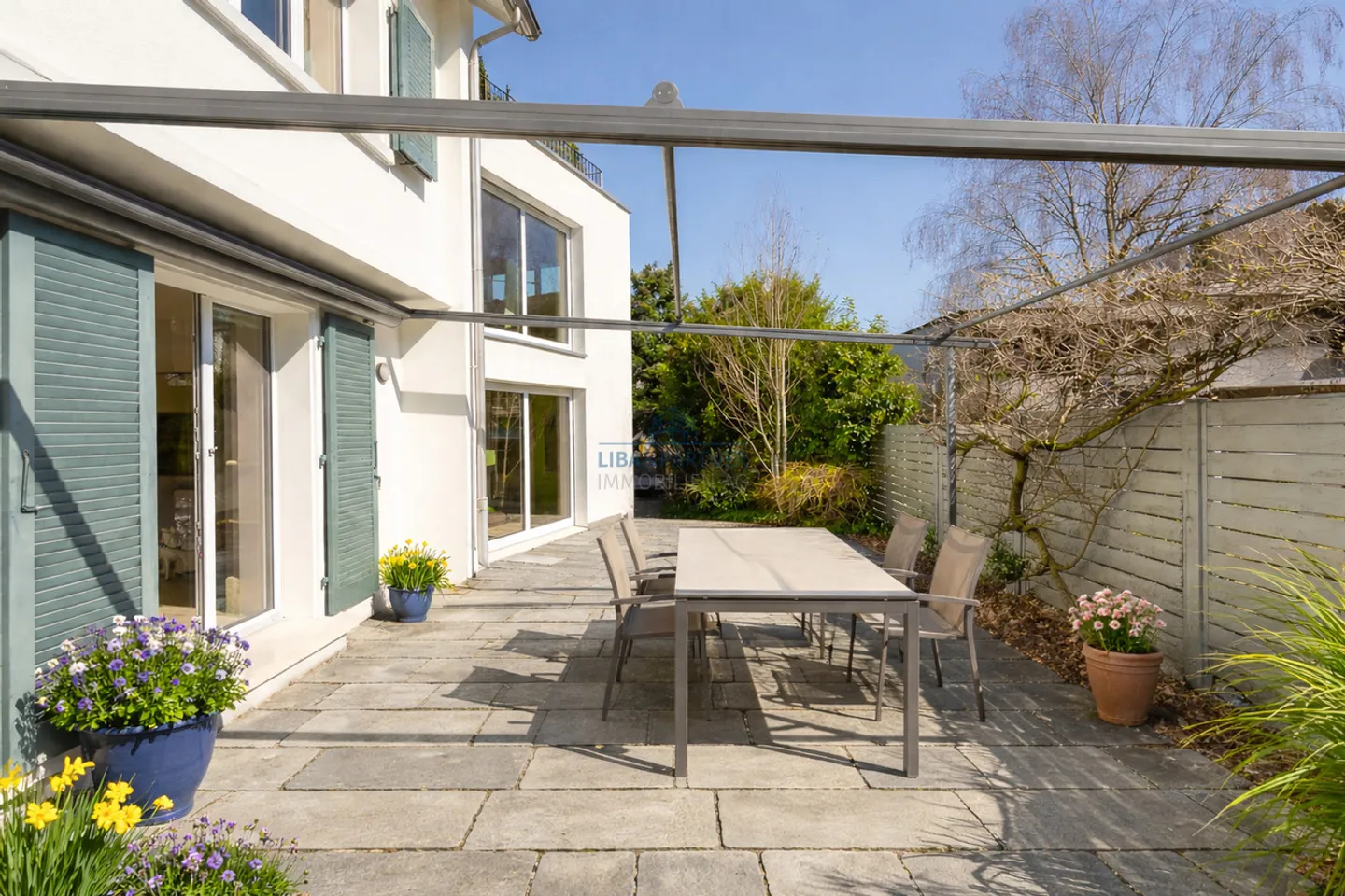 Charmantes Doppelhaus mit Terrasse - Foto 1 von 15