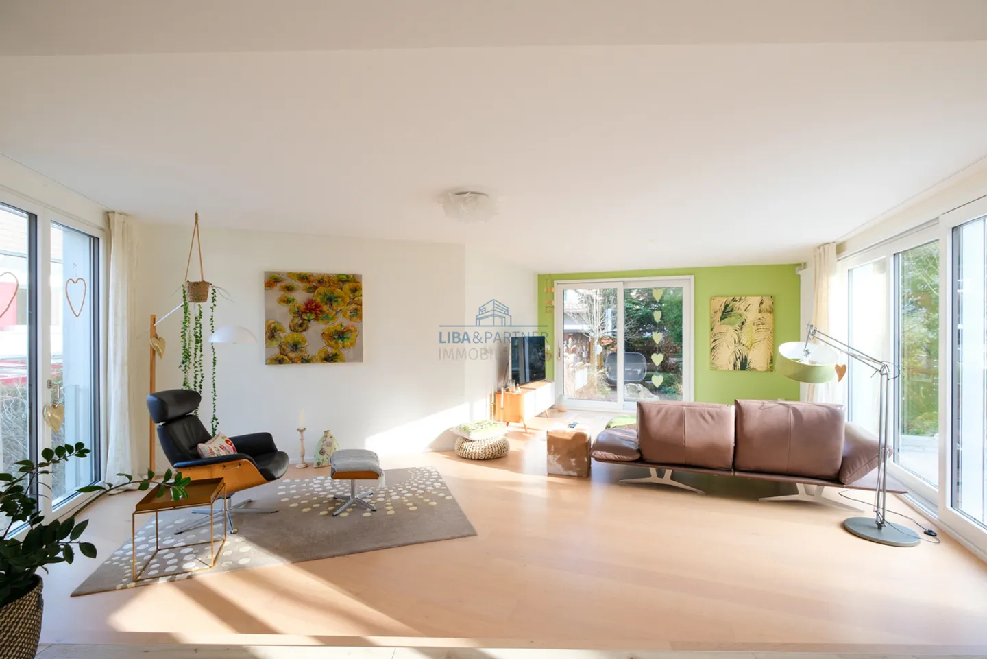 Charmantes Doppelhaus mit Terrasse - Foto 2 von 15