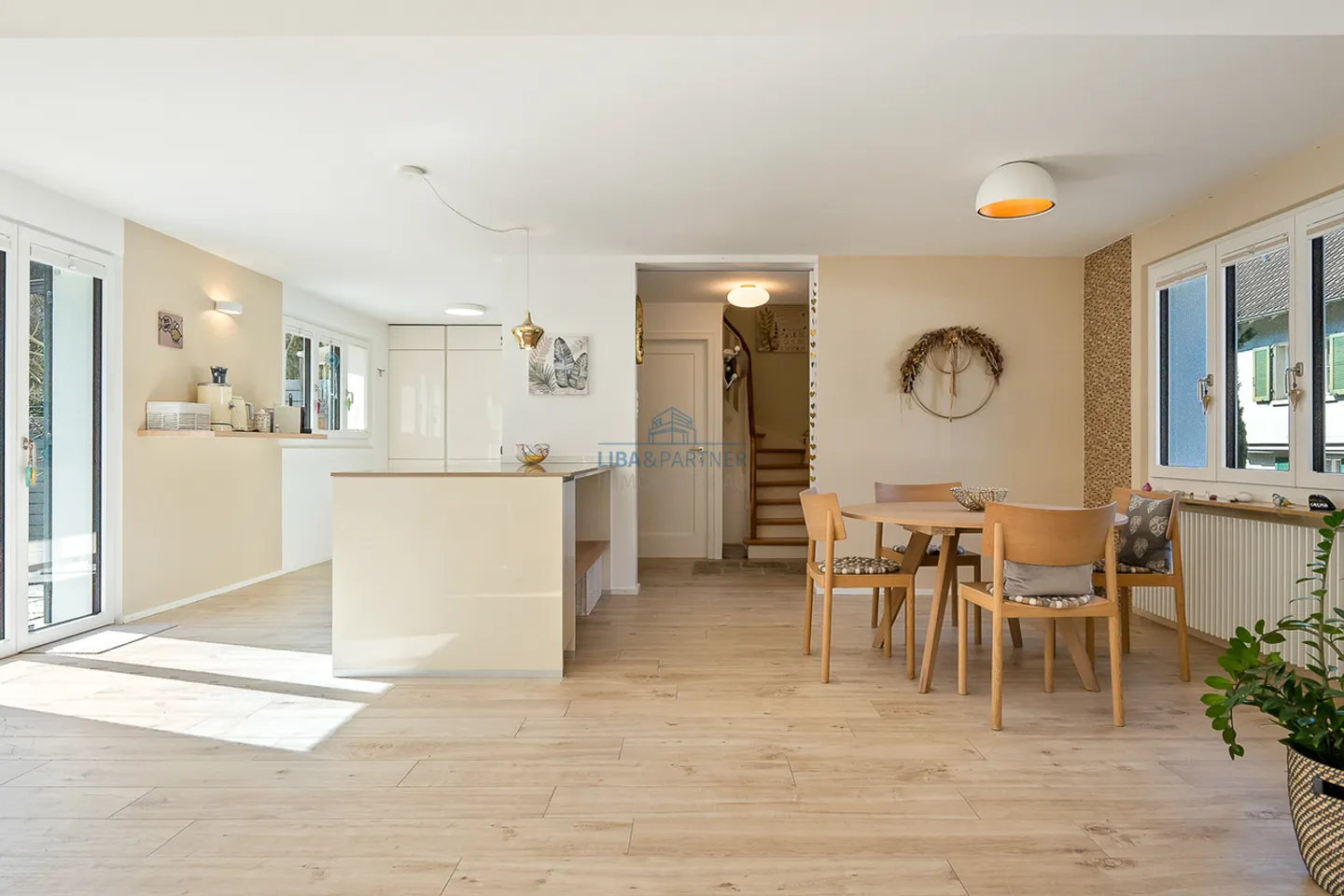 Charmantes Doppelhaus mit Terrasse - Foto 3 von 15