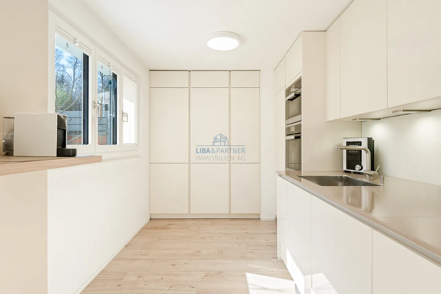 Charmantes Doppelhaus mit Terrasse - Foto 4 von 15