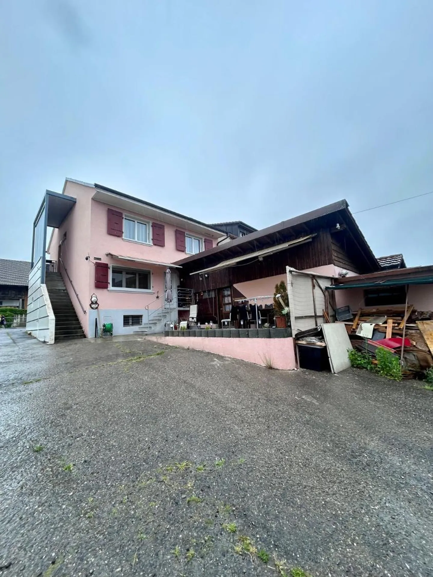 Maison familiale avec 6,5 pièces - Au centre de Dompierre - Perspectives de développement - Photo 2 sur 13