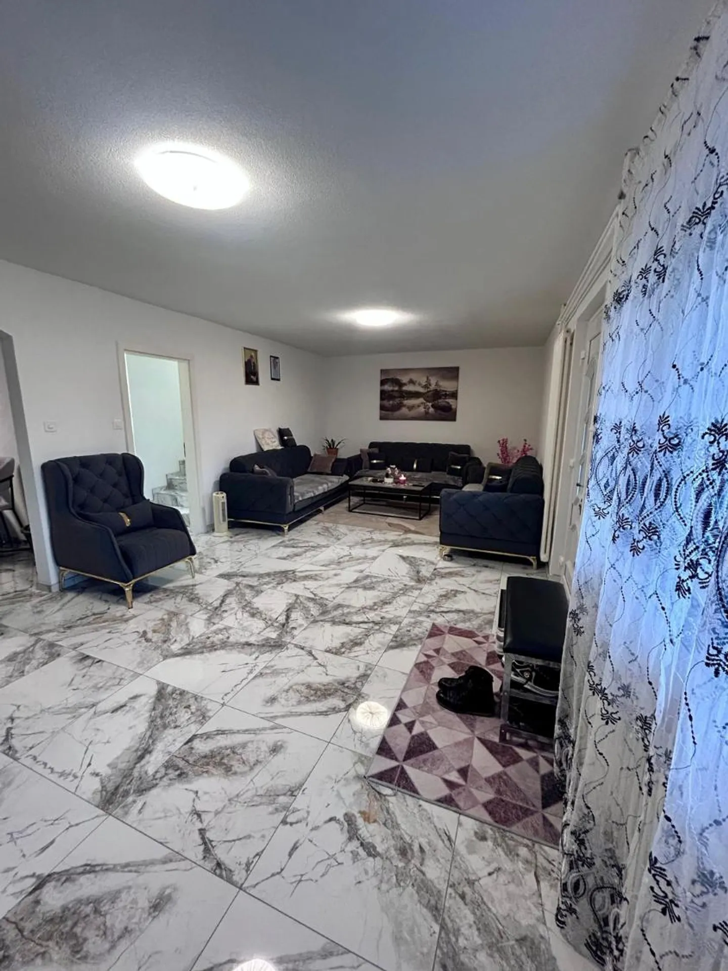 Maison familiale avec 6,5 pièces - Au centre de Dompierre - Perspectives de développement - Photo 3 sur 13