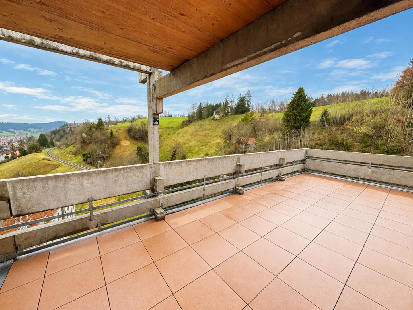 Charmantes Chalet mit Traumhaften Ausblick - Foto 2 von 12