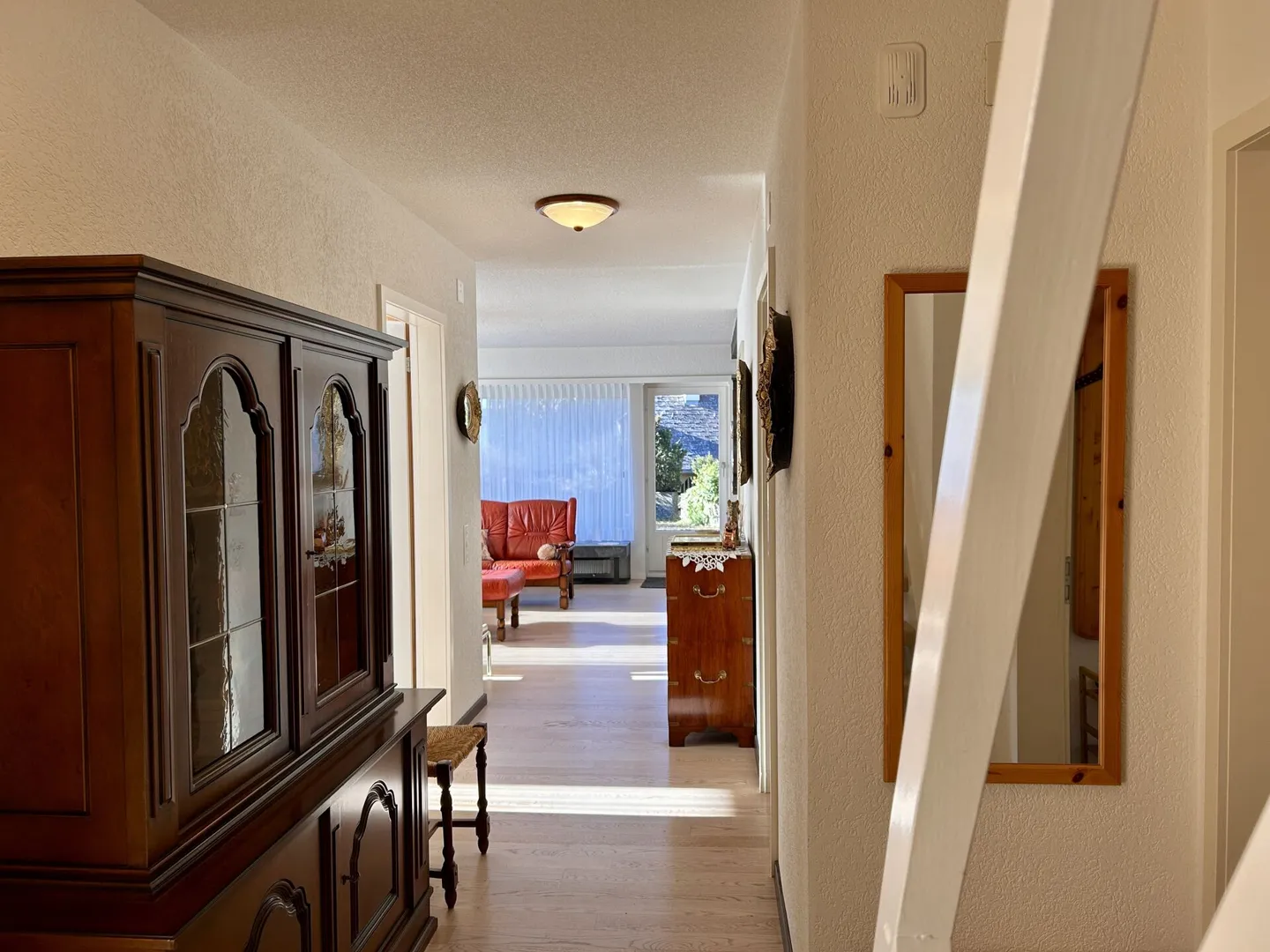 Casa unifamiliare in campagna con vista spettacolare e giardino - Foto 3 di 19