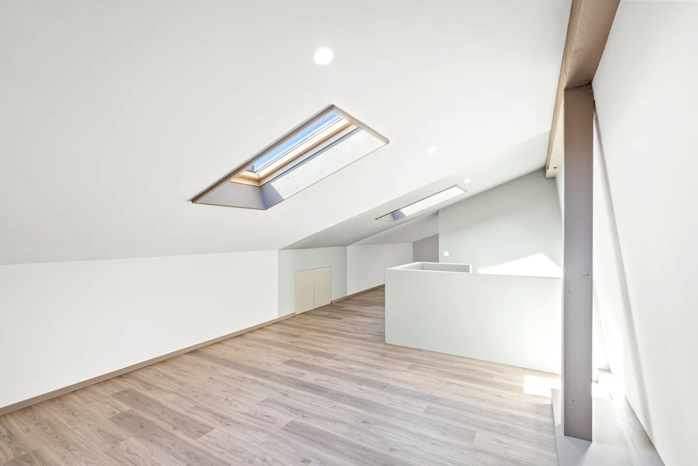 Außergewöhnliche, vollständig renovierte Villa mit atemberaubendem Seeblick! - Foto 11 von 12