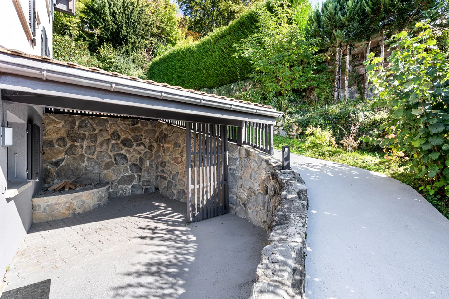 Außergewöhnliche, vollständig renovierte Villa mit atemberaubendem Seeblick! - Foto 12 von 12