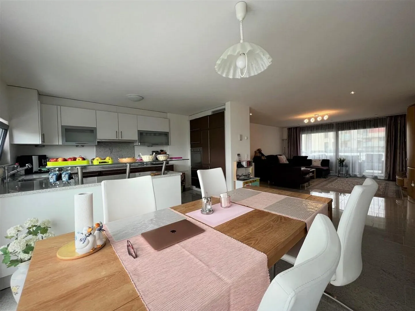 Paradiso Familiare Esclusivo in una Posizione Preferita! - Foto 3 di 7