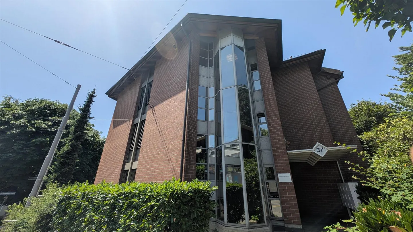 Vie de haute qualité et bureau à domicile au-dessus des toits de Zurich : Élégant 4.5... - Photo 1 sur 8