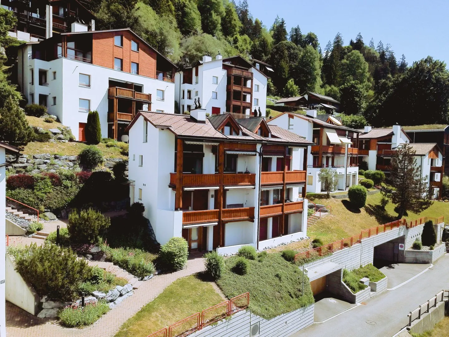 Charmante 3.5-Zimmer-Maisonette-Wohnung mit Panoramablick in Flims Dorf - Photo 1 sur 22