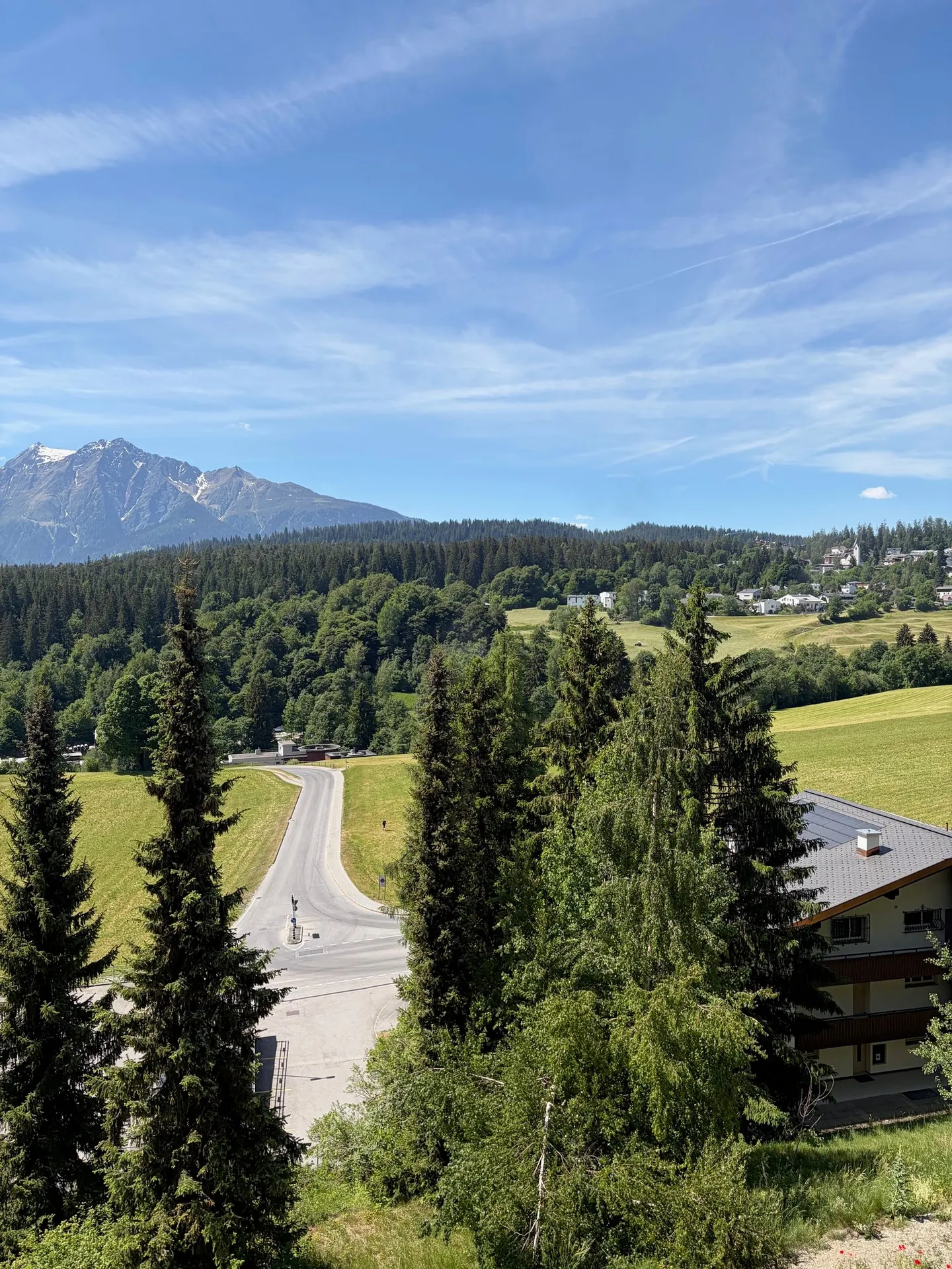 Charmante 3.5-Zimmer-Maisonette-Wohnung mit Panoramablick in Flims Dorf - Photo 2 sur 22