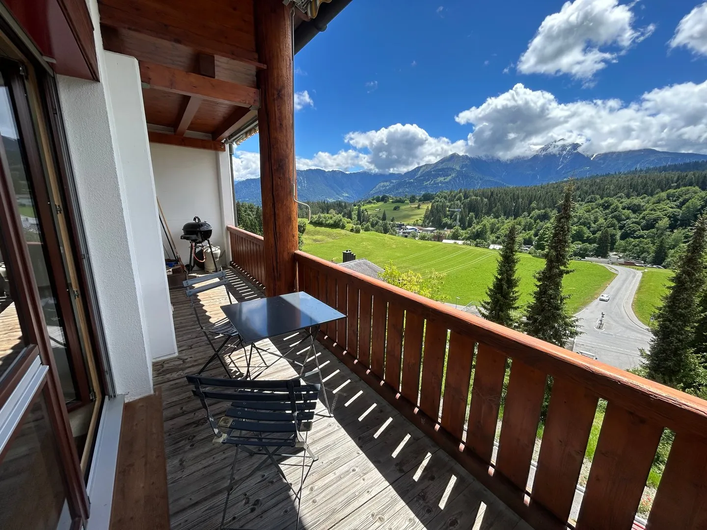 Charmante 3.5-Zimmer-Maisonette-Wohnung mit Panoramablick in Flims Dorf - Photo 3 sur 22