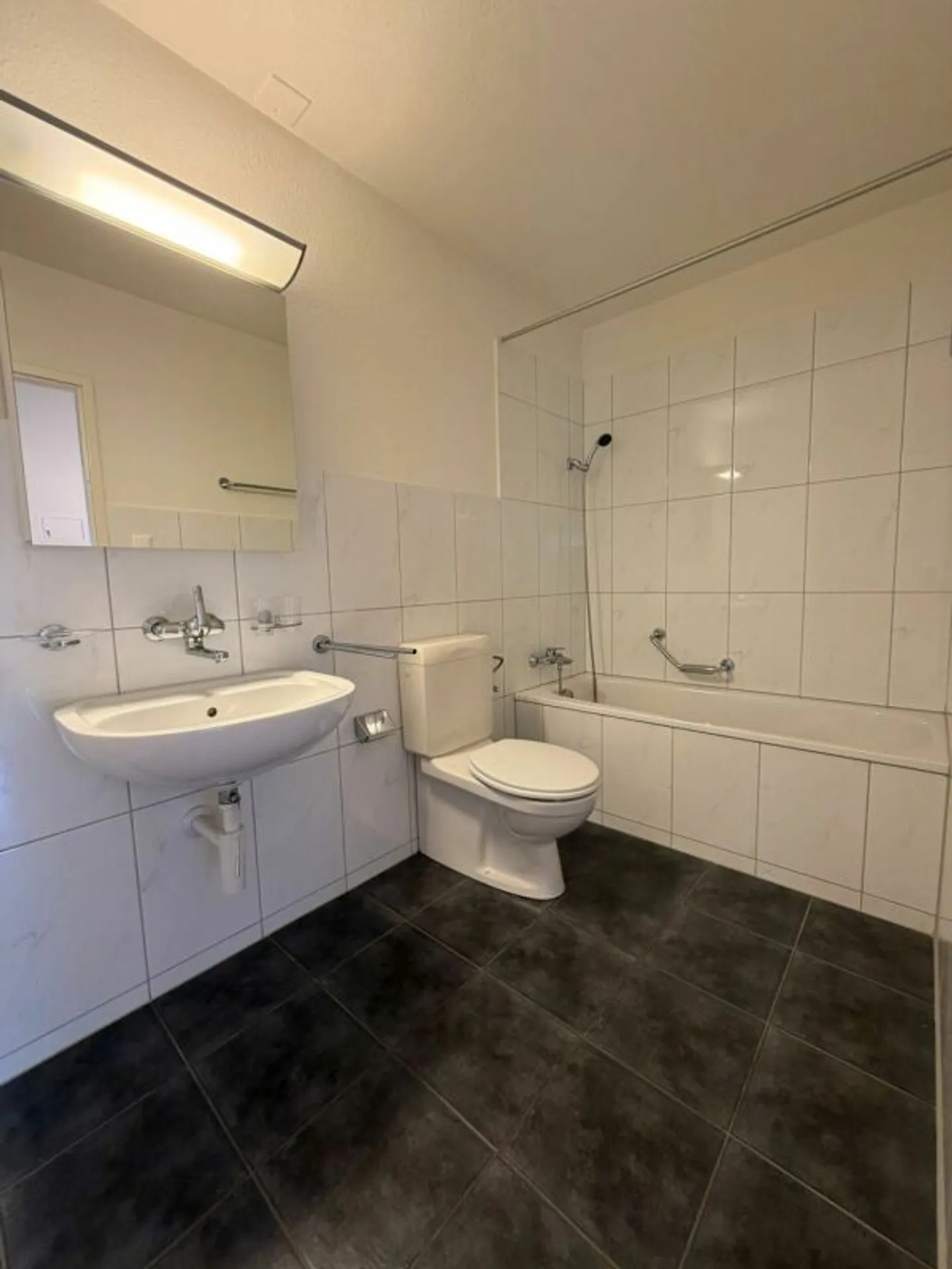 Apartment for rent - Photo 4 of 6