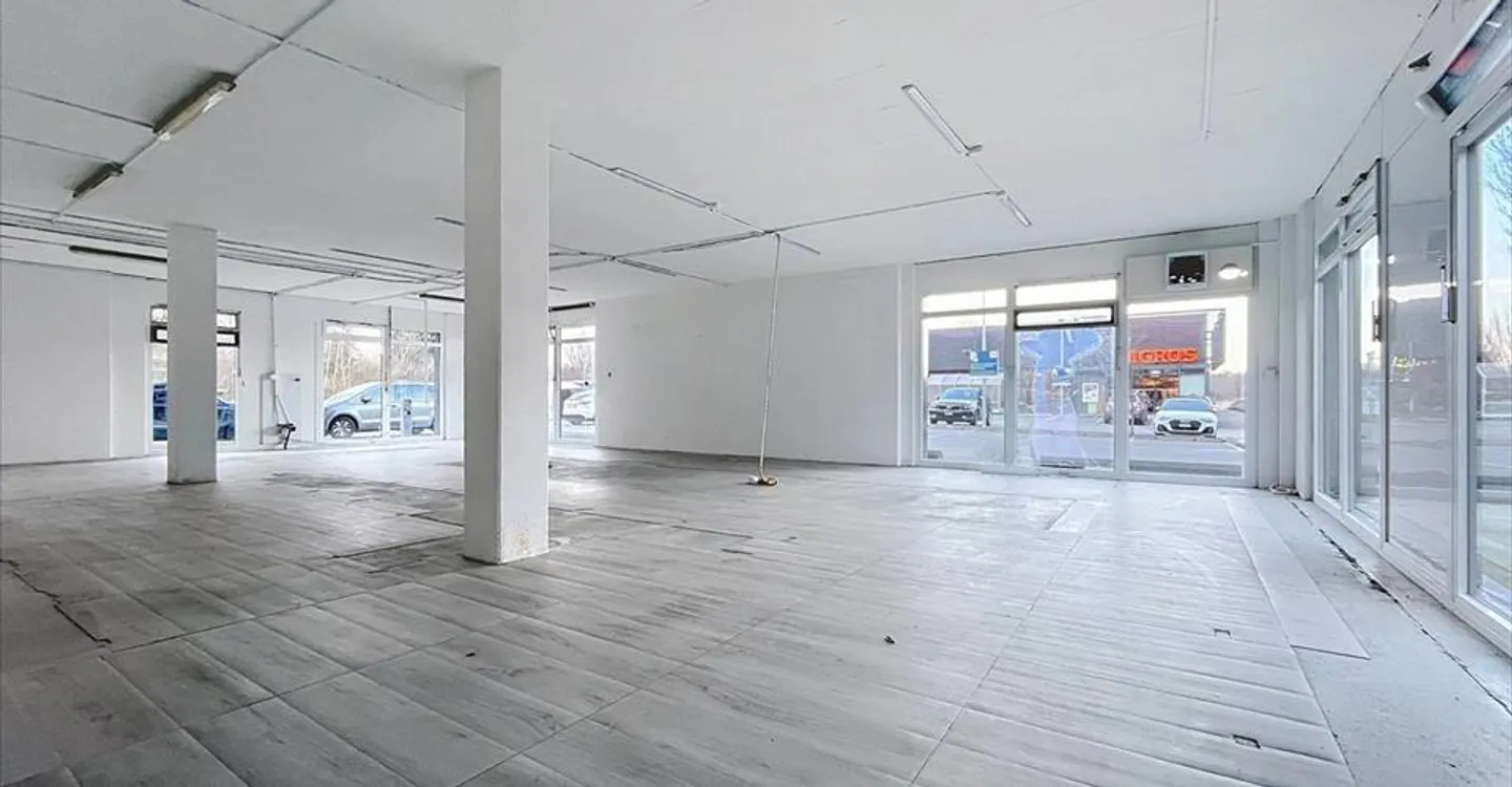 Shop for rent - Photo 1 of 4