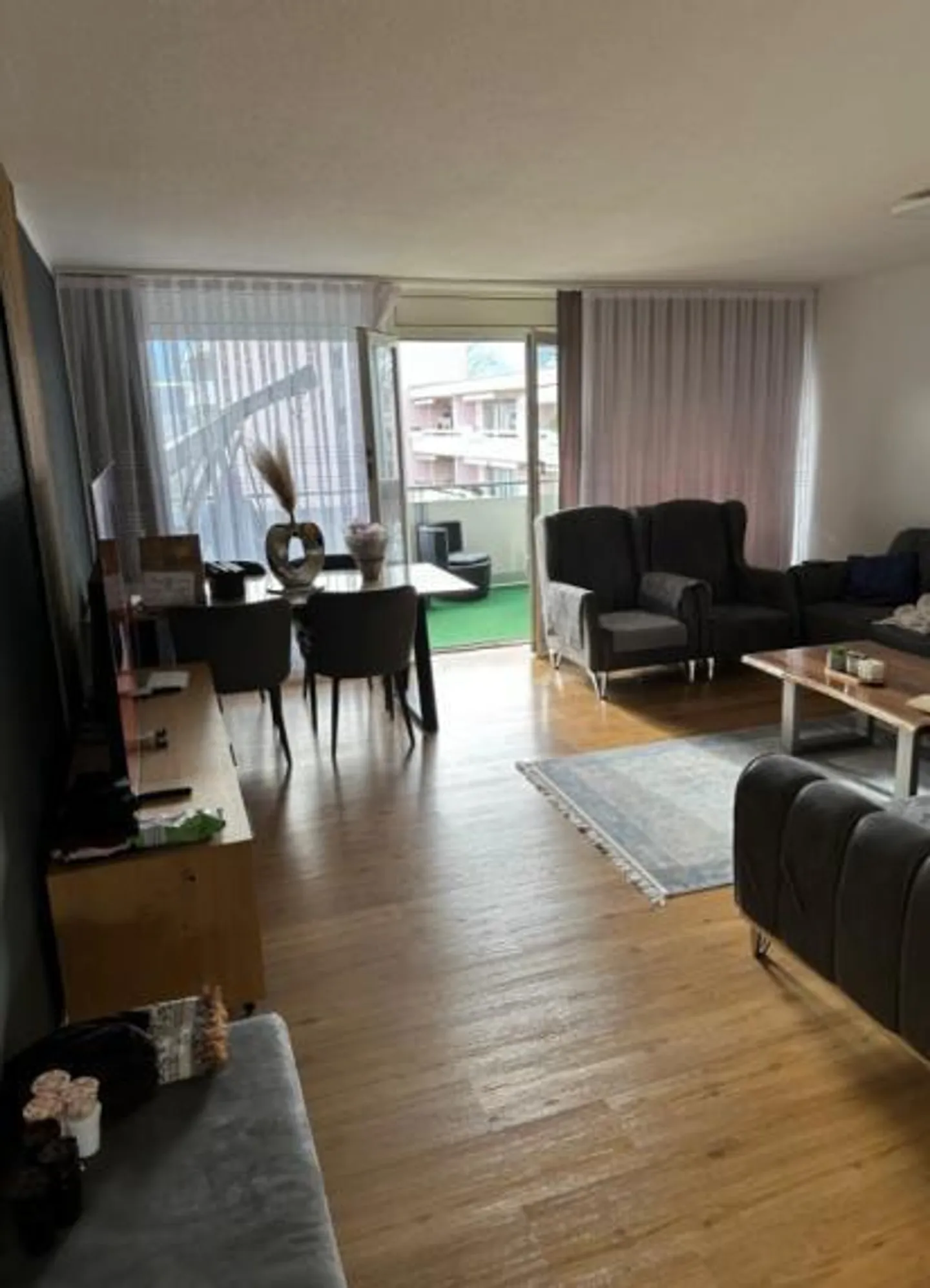Charming 4.5-Room Apartment - Photo 3 of 10