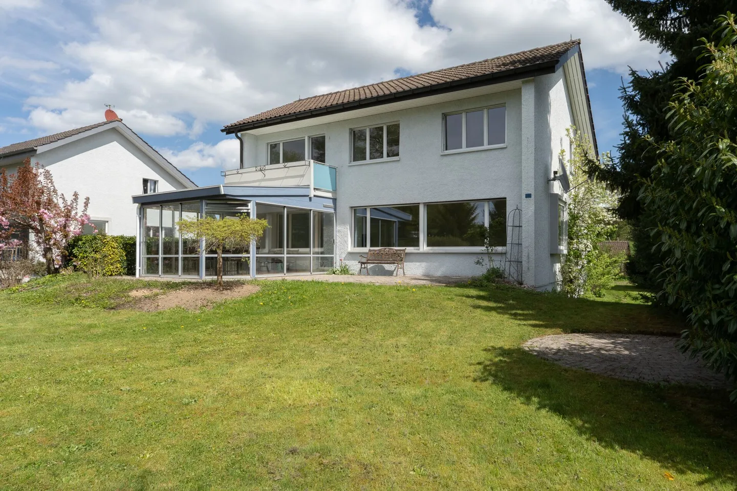 Grande casa unifamiliare con giardino - Foto 1 di 17