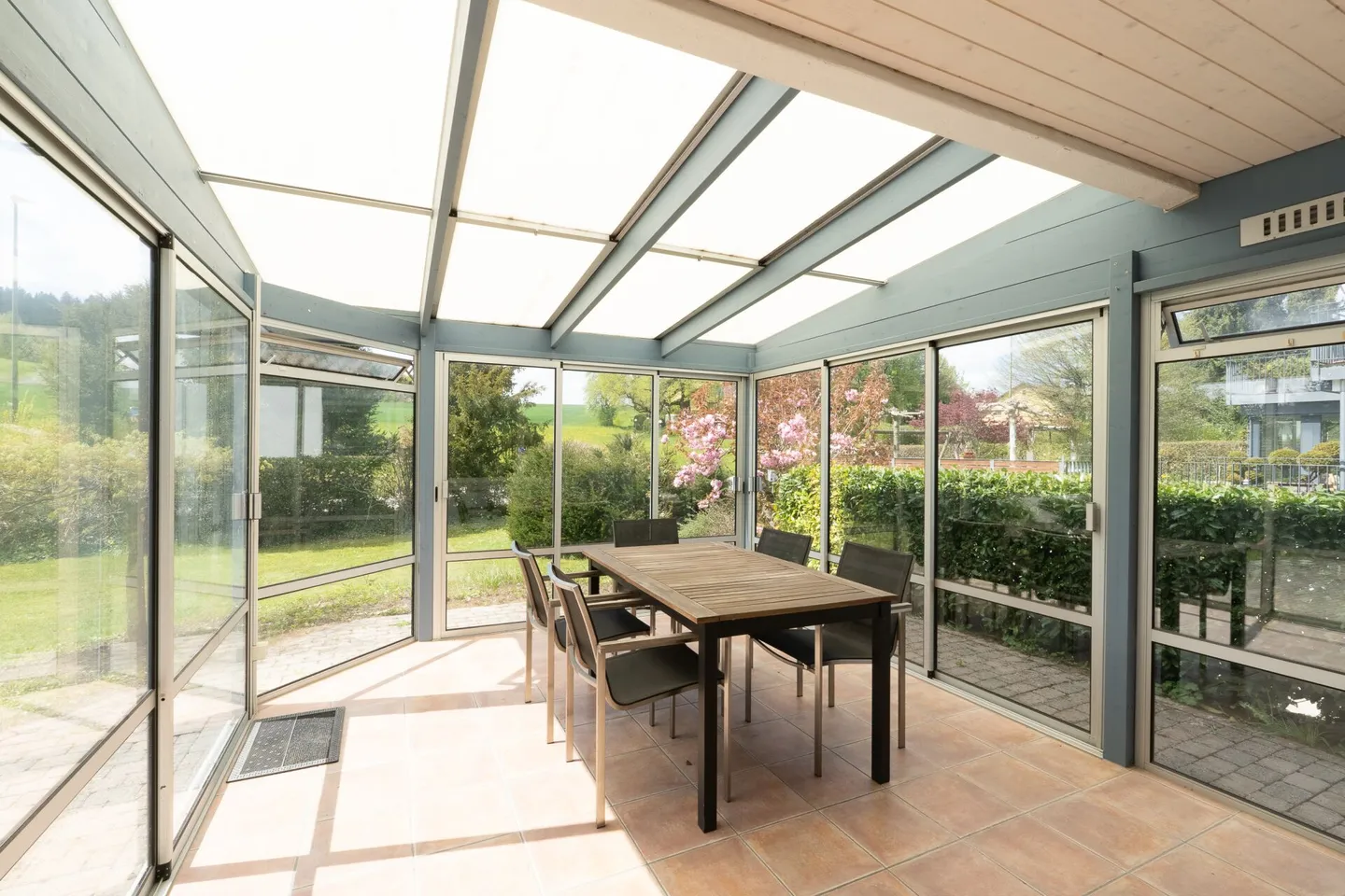 Grande casa unifamiliare con giardino - Foto 9 di 17