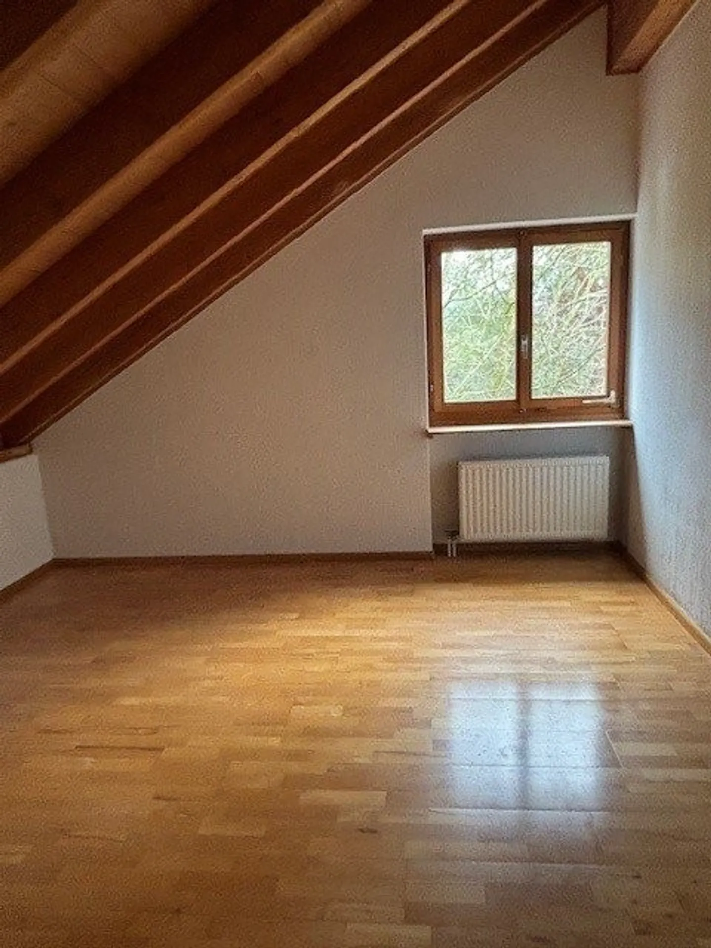 Casa unifamiliare ben tenuta di 5½ locali in posizione tranquilla e soleggiata - Foto 9 di 13