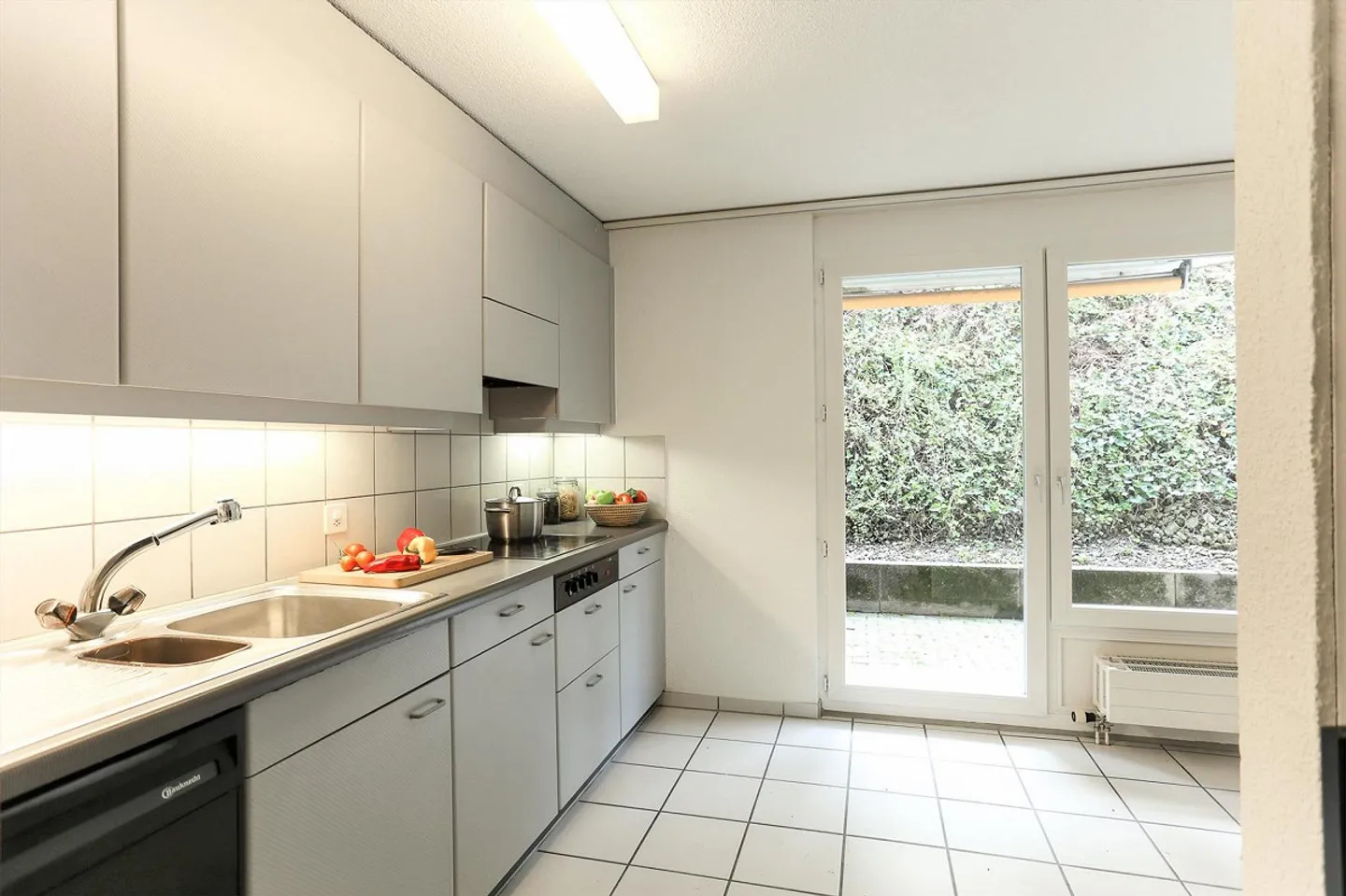 Modern apartment close to the center! - Photo 3 of 9
