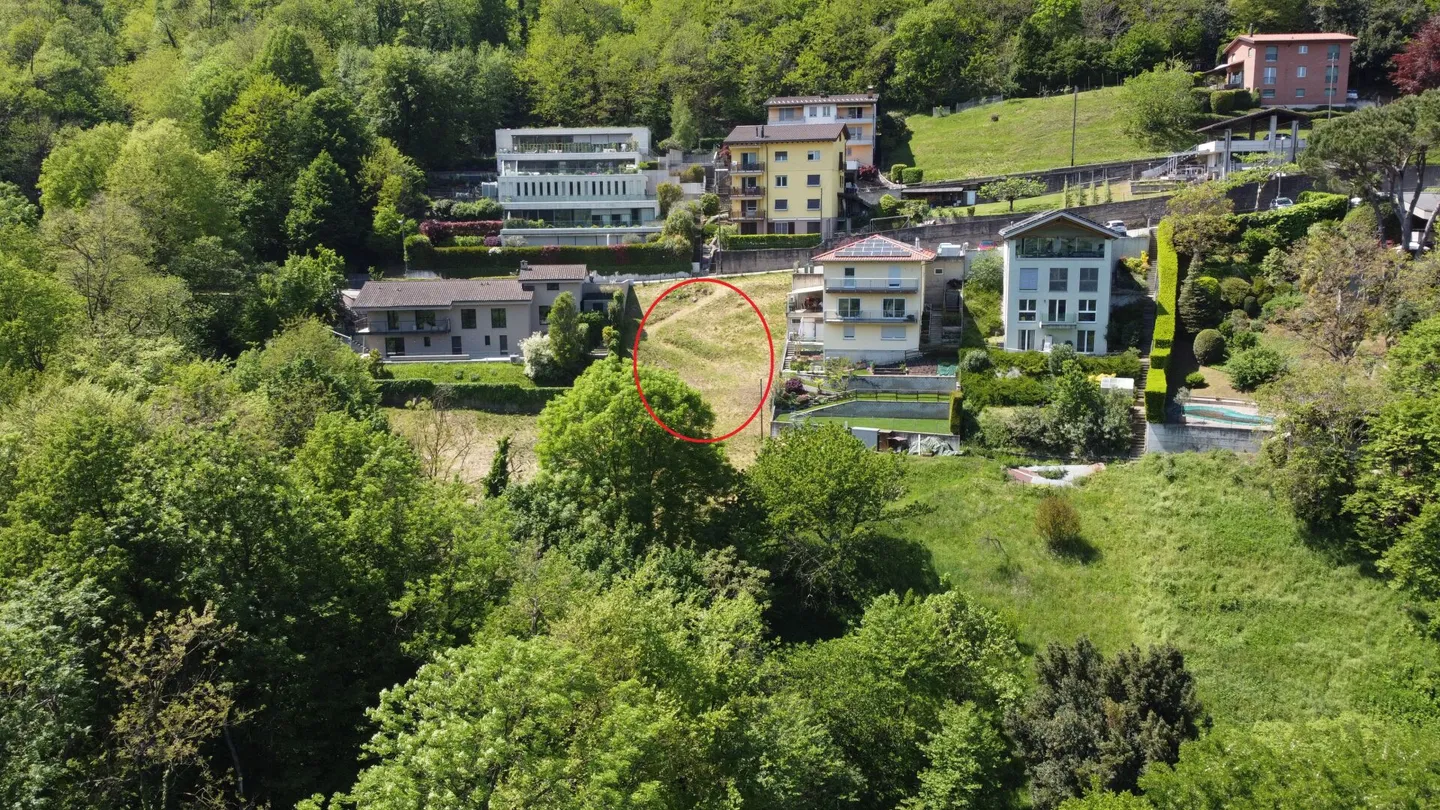 Bauland mit freier Sicht auf San Salvatore und Monte Brè - Foto 2 von 4