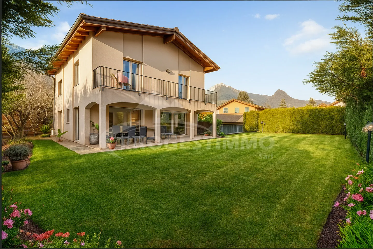 Charmante Familienvilla in einem Wohngebiet - Foto 1 von 11