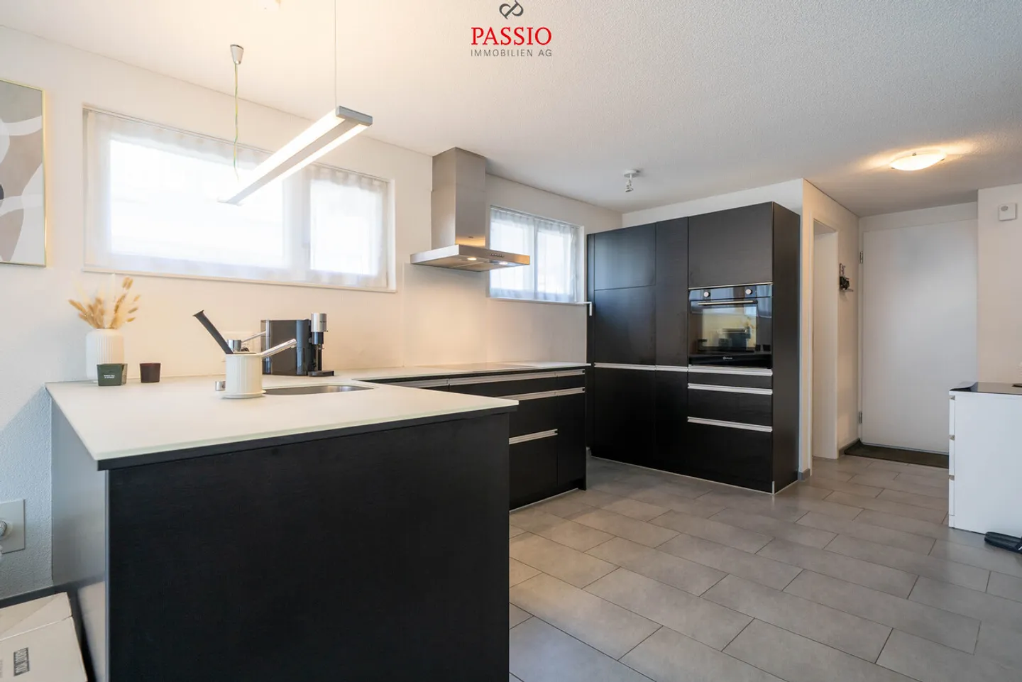 Maison semi-détachée de 7,5 pièces avec vue sur le lac et potentiel - Photo 4 sur 33