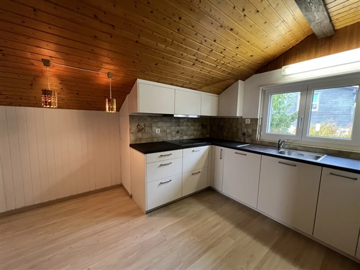 In affitto: appartamento 3,5 locali al primo piano con balcone e soffitta - Foto 3 di 11